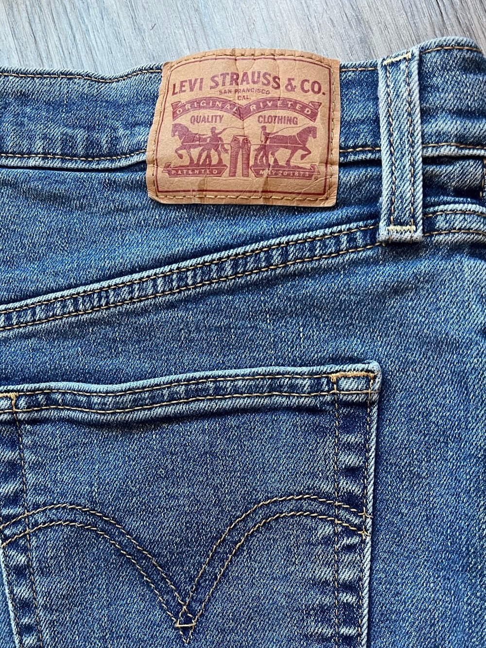 Levi’s Ribcage Boot Jeans Women’s 31 Runs Like 29 High Rise Medium Wash